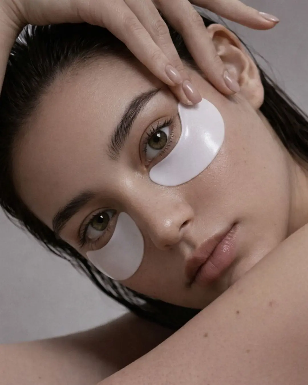 Nahaufnahme geformter Naturwimpern als Sinnbild für die Korean-Lashlifting- und Hybrid-Brows-Schulung.